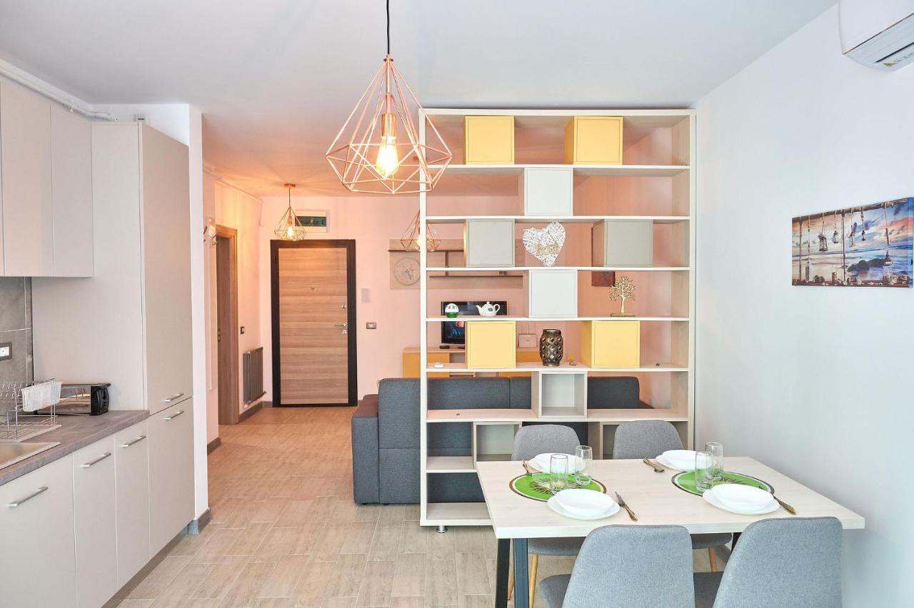 Orange Summer Apartment Alezzi Spa Pools beach Mamaia Buitenkant foto